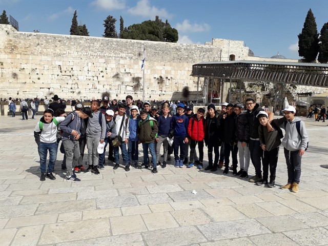 Seventh grade students from Netanya visiting Jerusalem
